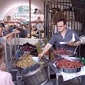 229 Ook de olijven en gedroogde tomaten werden flink verkocht